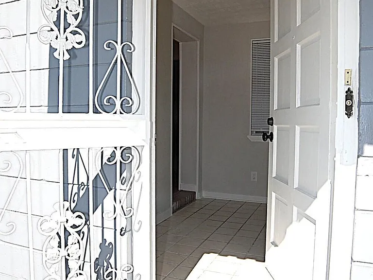 2947 W 45th St — Photo 2