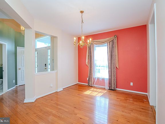 5th image of 31 Hawthorn Dr