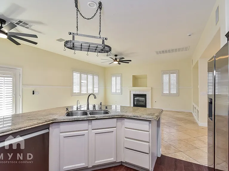 1440 Honey Lake St — Photo 11