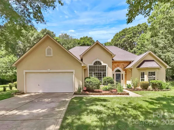 13930 Wild Heather Ct, Charlotte, NC 28273