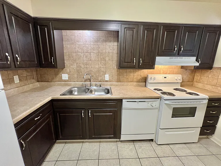 Countrybrook Apartments — Photo 32