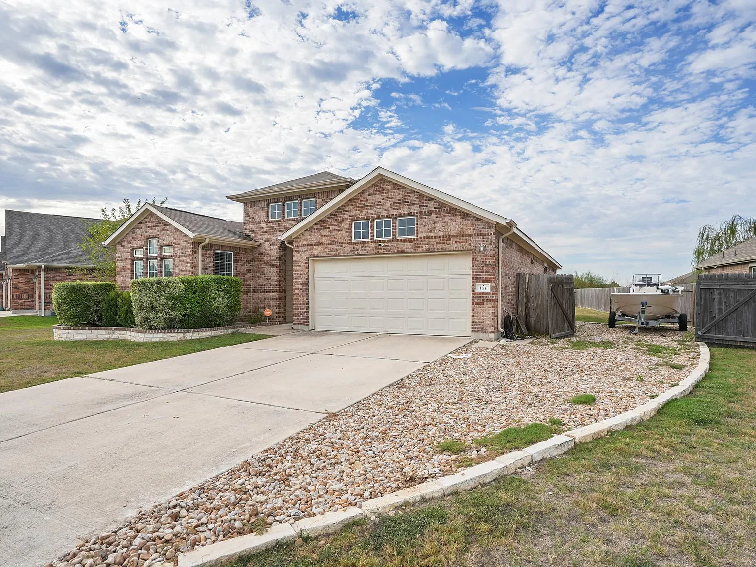 3 bed, 2.0 bath, 1770 sqft, $2,400 — Photo 2