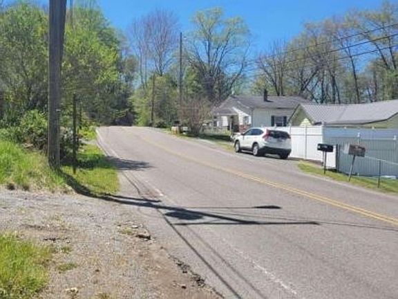 Exterior Neighborhood (street photo)