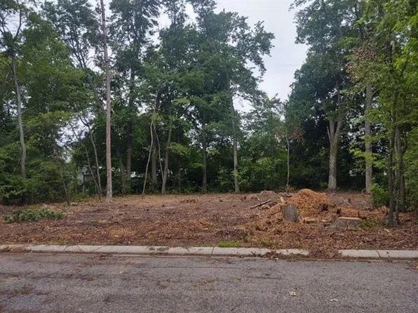 724 W Eisenhower Dr, Mishawaka, IN 46545