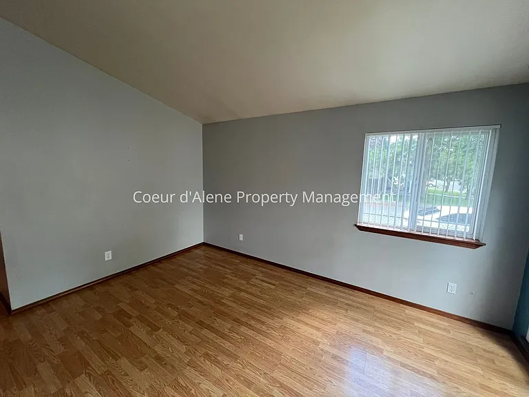 3195 N 10th St — Photo 4