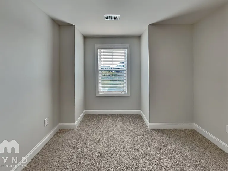 572 Barrington Row Ave — Photo 11