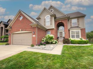 5101 Meckler Ln, Warren, MI 48092