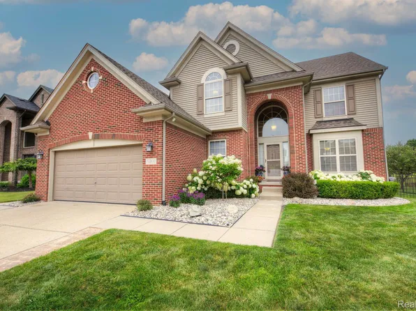 5101 Meckler Ln, Warren, MI 48092