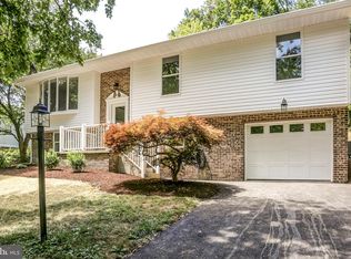 417 Lamp Post Ln, Camp Hill, PA 17011