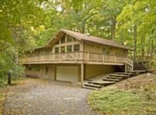1352 N Lake Dr, Linn, WI 53125