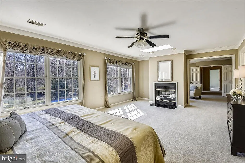 5 bed, 3.5 bath, 5147 sqft, $5,995 — Photo 4