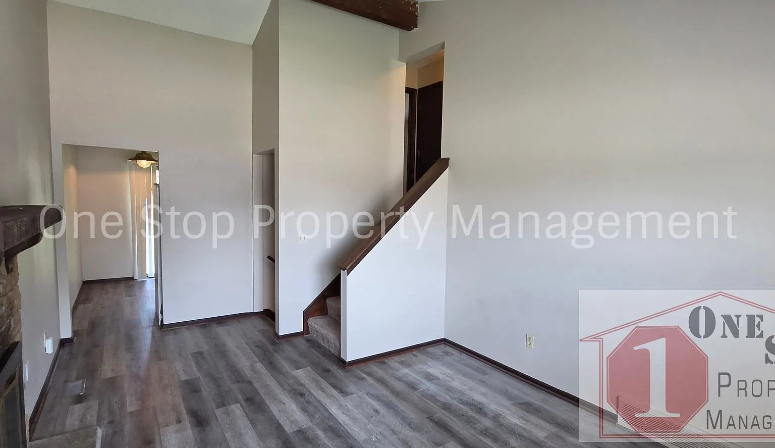 Beautiful 3 Bedroom / 1.5 Bathroom Duplex in Olathe! — Photo 3