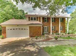 559 Hickory Ridge Ct, Saint Louis, MO 63131