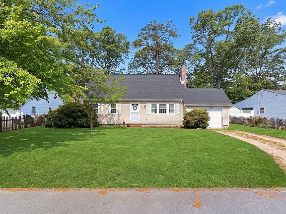 3rd image of 464 Newport Rd