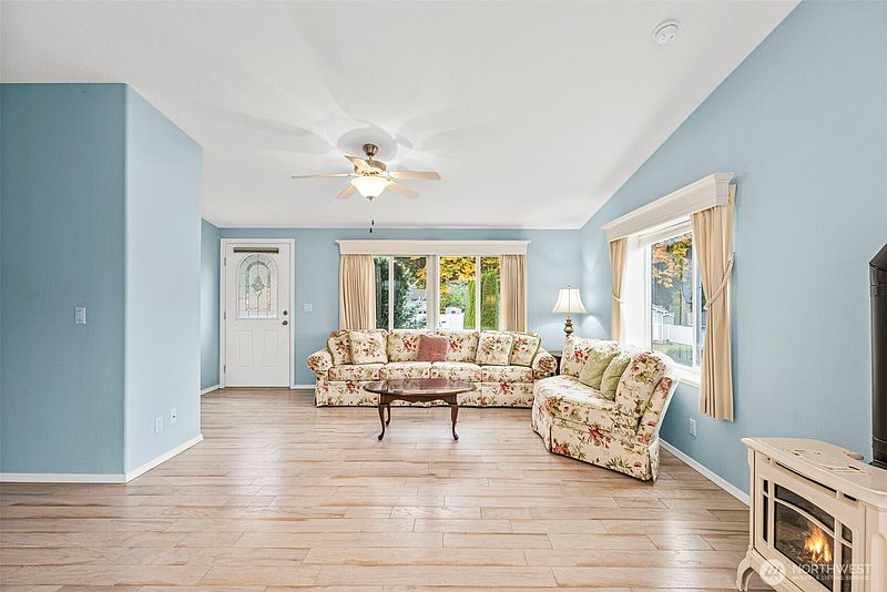 5th image of 2322 44th Lane SW