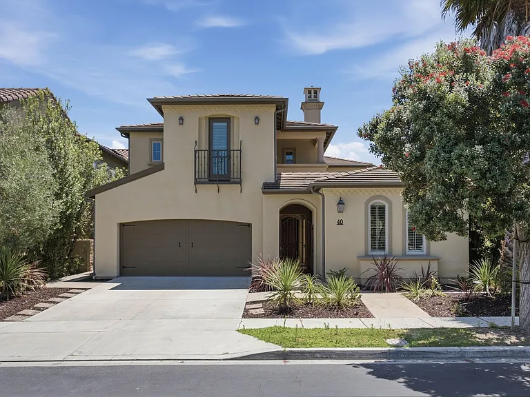 40 Paseo Lerida — Photo 1