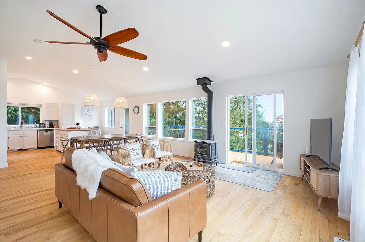 3 bed, 2.5 bath, $6,780 — Photo 1