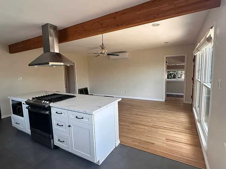 2152 Rexford Dr — Photo 3