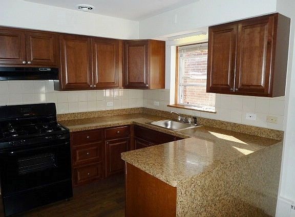 3rd image of 5901 W Montrose Ave APT 2S