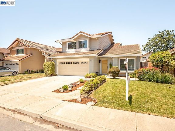 3rd image of 32767 Hilmar St