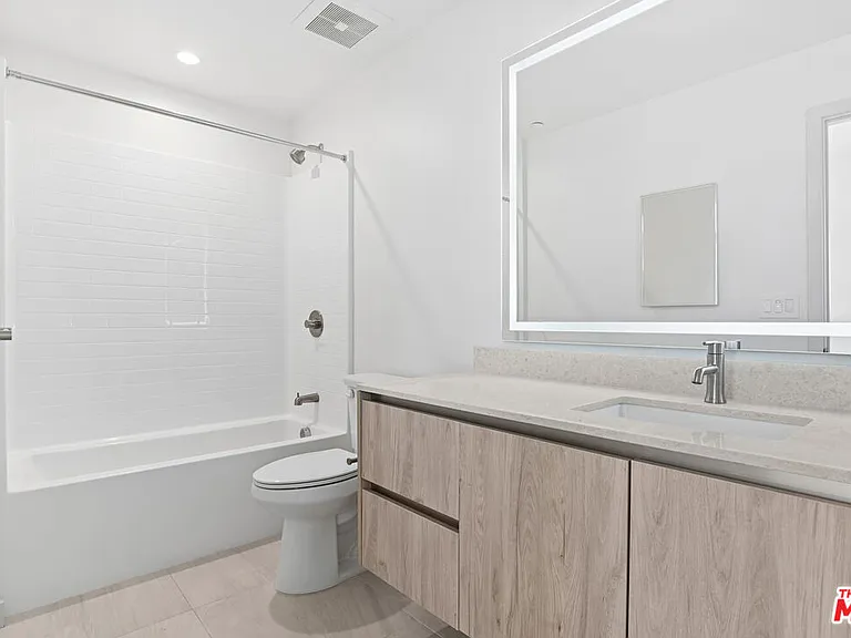 2523 1/2 S Orange Dr — Photo 9