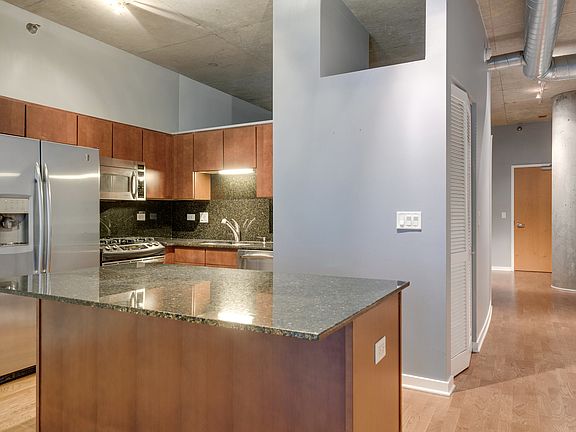 5th image of 700 N Larrabee St #31