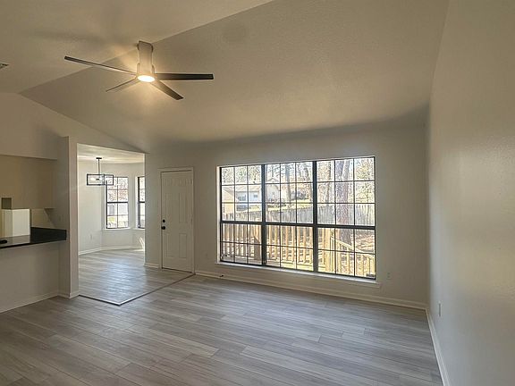 4th image of 2208 Singleton Cv