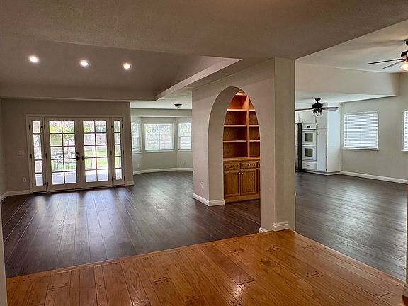 2nd image of 216 Eagleview Pl