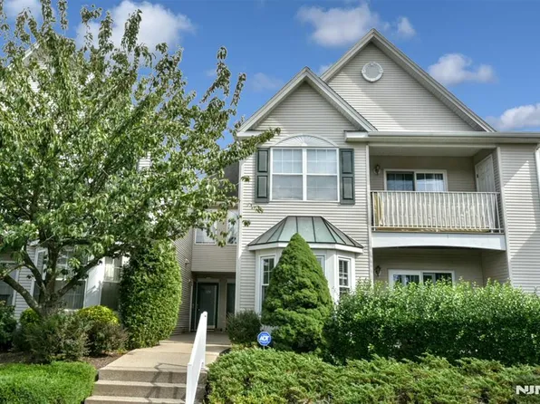 221 Cambridge Ct, Clifton, NJ 07014