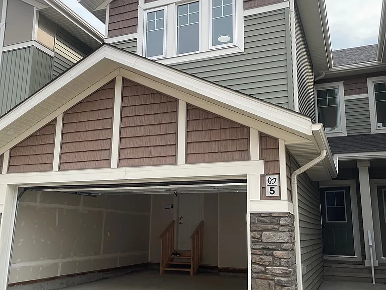 740 Daniels Way SW — Photo 2