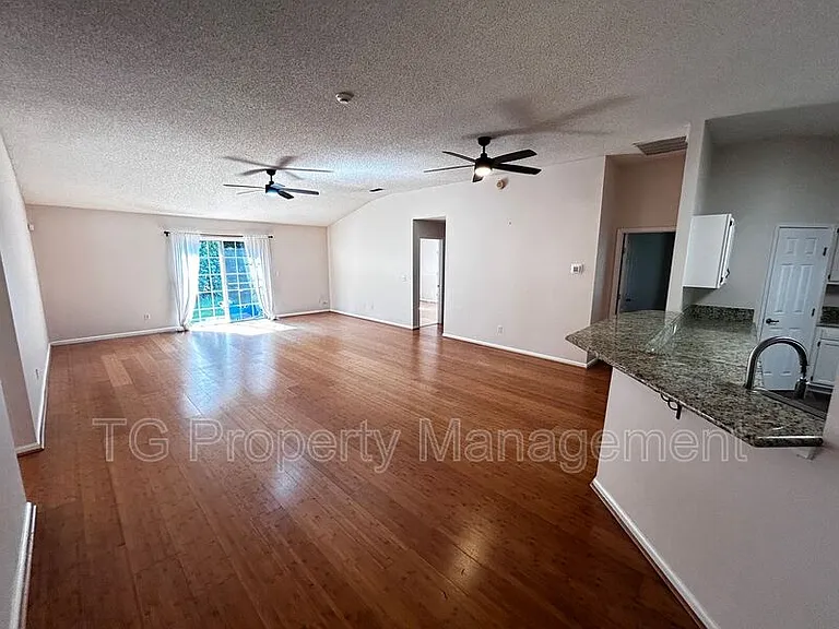 1449 Blue Heron Ln E — Photo 16