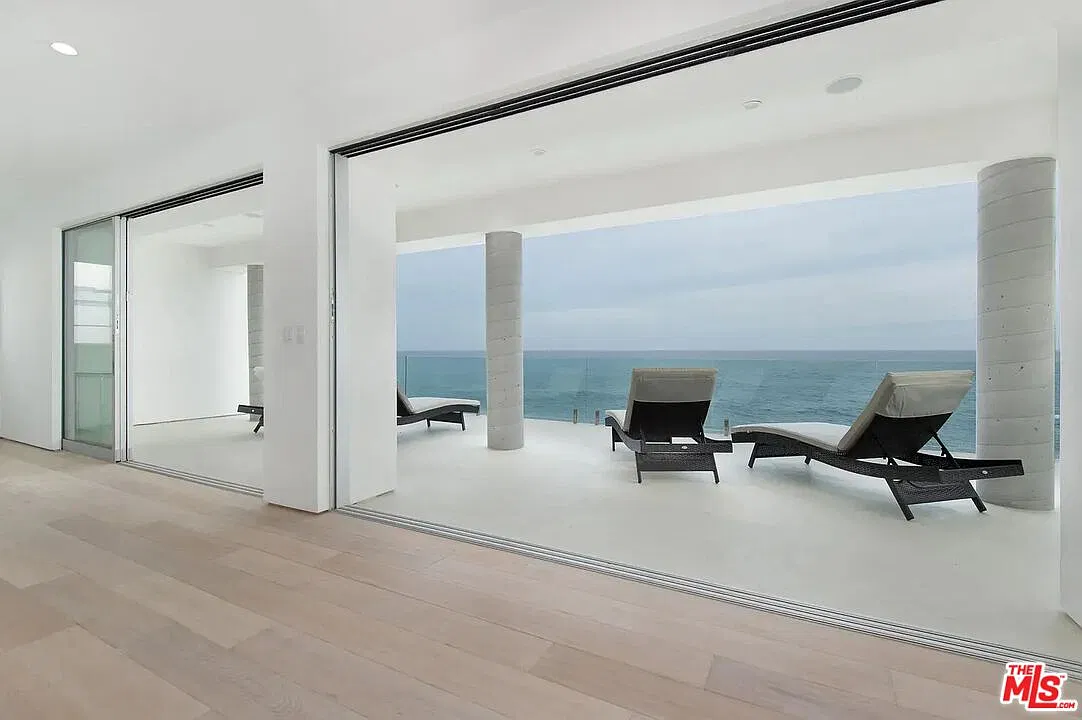 4 bed, 4.5 bath, 3927 sqft, $45,000 — Photo 4