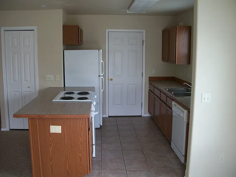 1304 W Babcock St #D — Photo 11