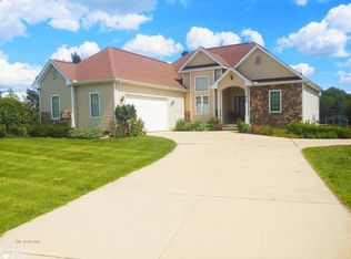 414 Wildflower Ln, Lapeer, MI 48446