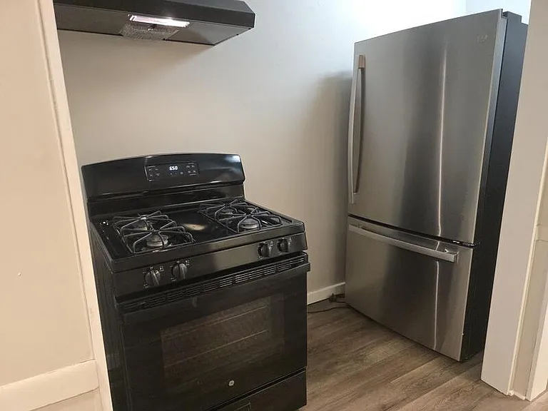 708 Saint Clair Ave — Photo 7