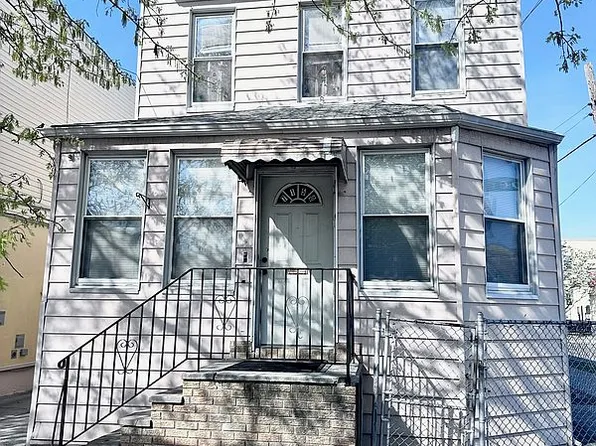 71-50 73rd Pl #2, Ridgewood, NY 11385