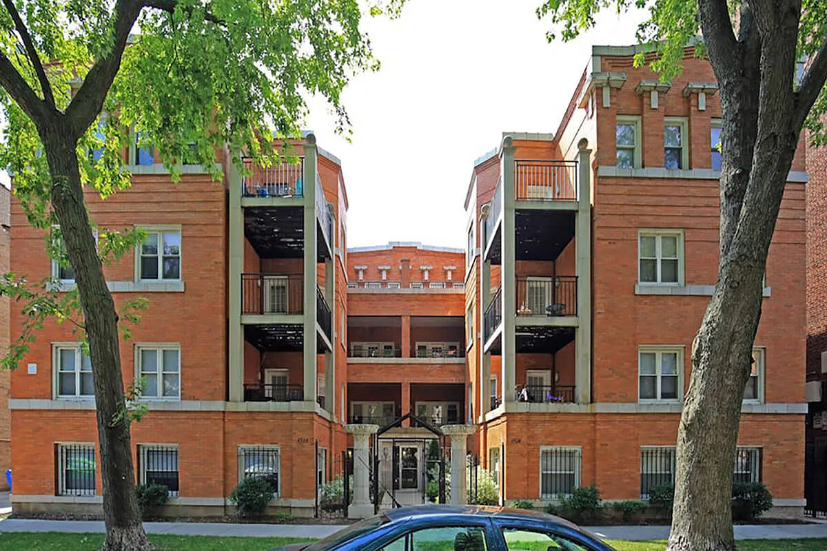 6922-24 N. Greenview Ave. — Photo 1