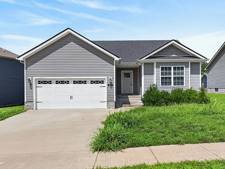 207 Geneva Ln — Photo 1