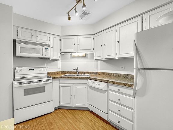 5th image of 111 Acacia Dr APT 106