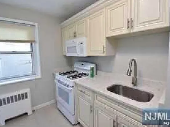 2215 North Central Road image 2 of 8