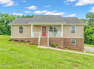 707 Privet Dr, Dandridge, TN 37725