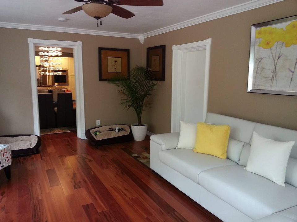 1st image of 10039 Lakeside Dr
