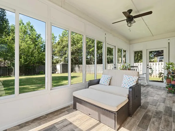 121 Waterford Highlands Trl, Calera, AL 35040