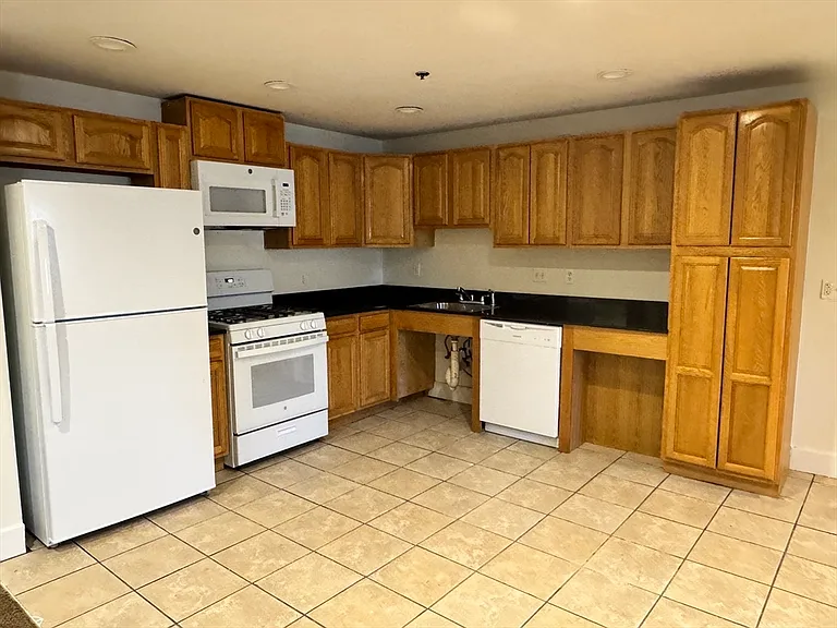 12 Crane St #11 — Photo 2