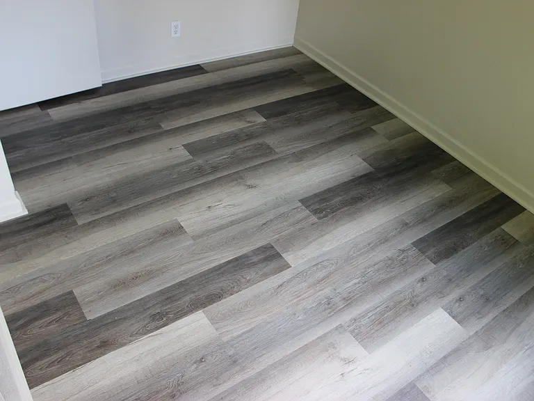 1040 N Lincoln St — Photo 7