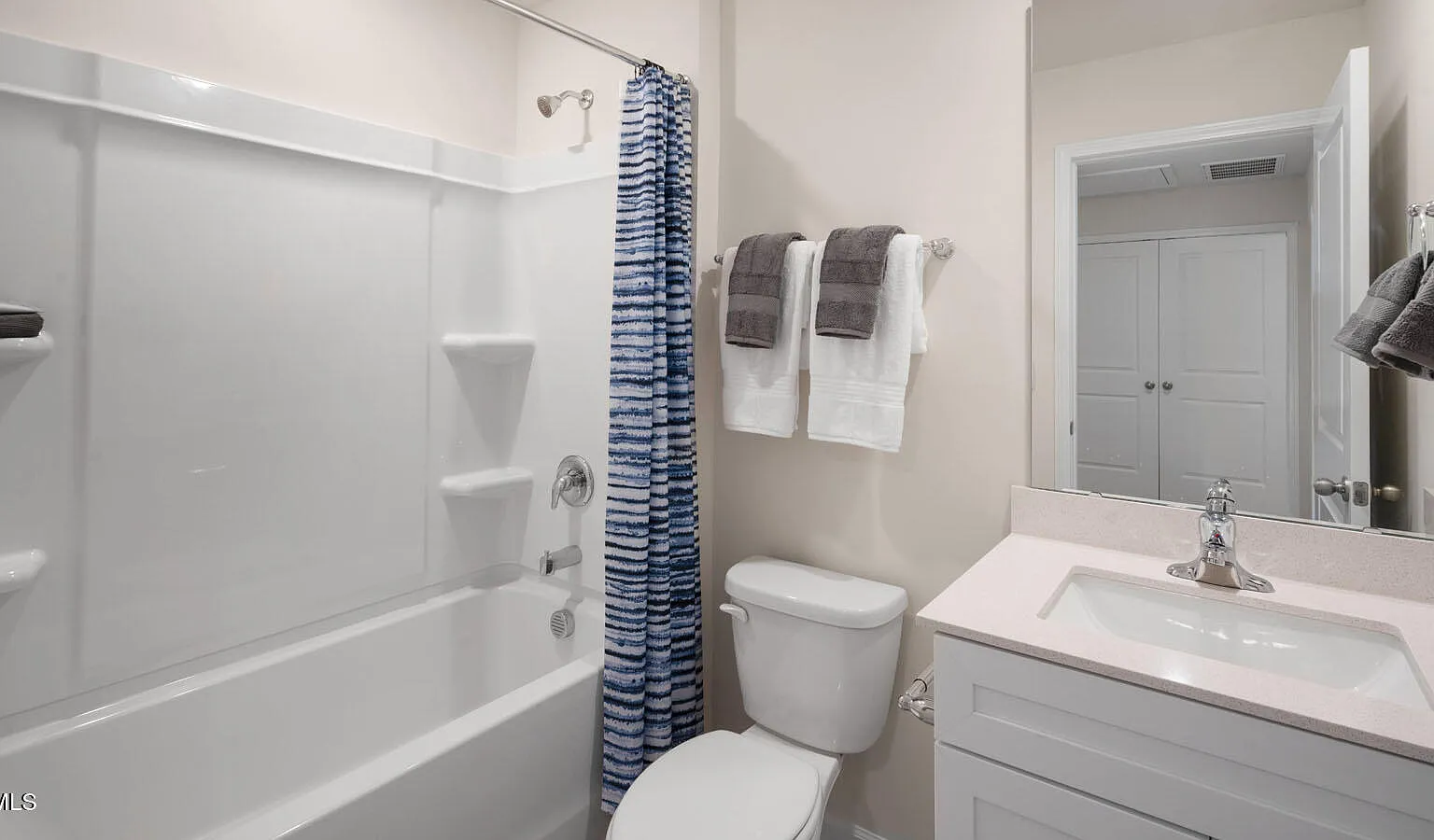 3 bed, 1418 sqft, $900 — Photo 3