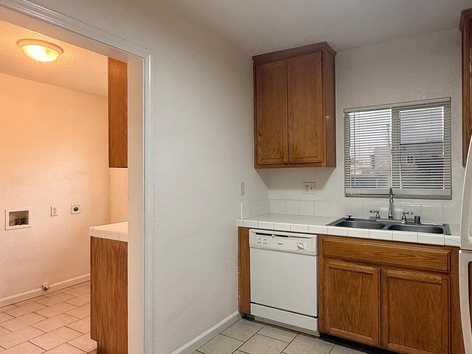 2 bed, 836 sqft, $1,850 — Photo 2