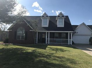 902 Catclaw Ln, Edna, TX 77957