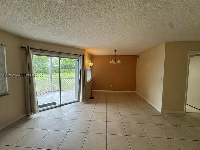 Keys Gate Condo No Six — Photo 3