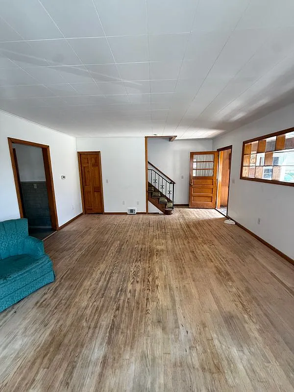4 bed, 2.0 bath, 2524 sqft, $1,650 — Photo 3